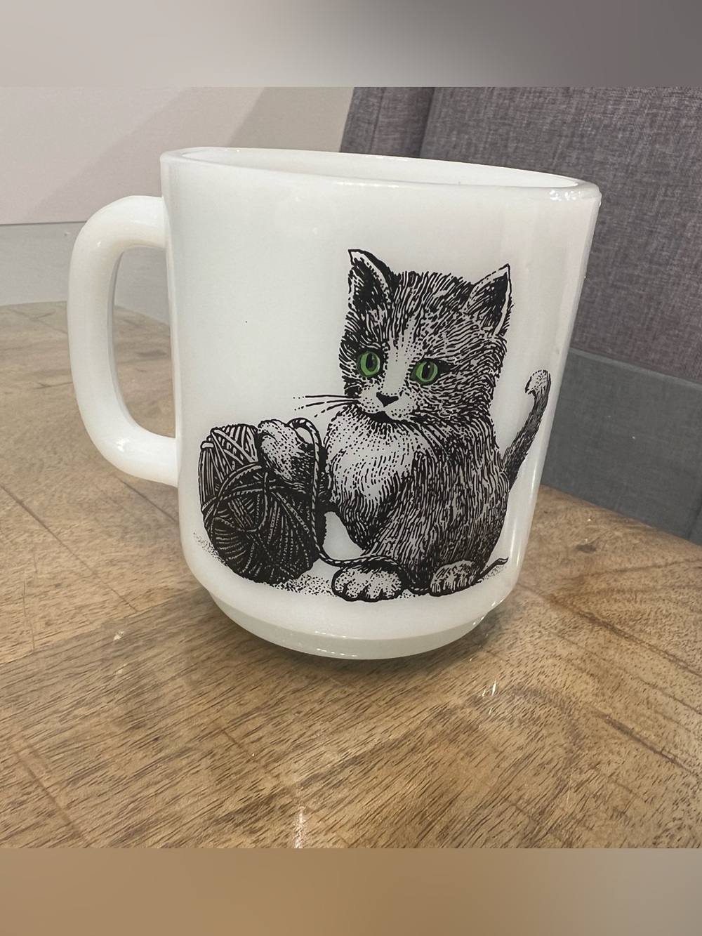 Double sided kitten cat vintage 1970s Glasbake milk glass coffee mug